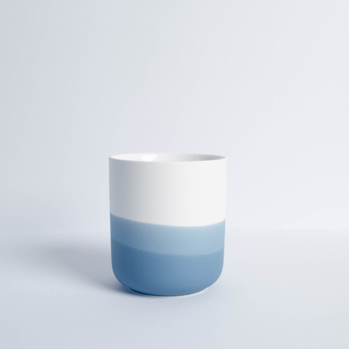Pelster's Porzellan Becher in stilvollen blau. 