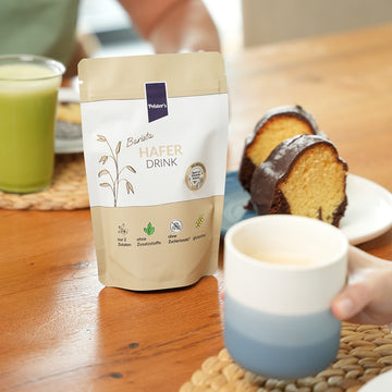 Barista Haferdrinkbeutel in einem alltäglichen Umfeld 