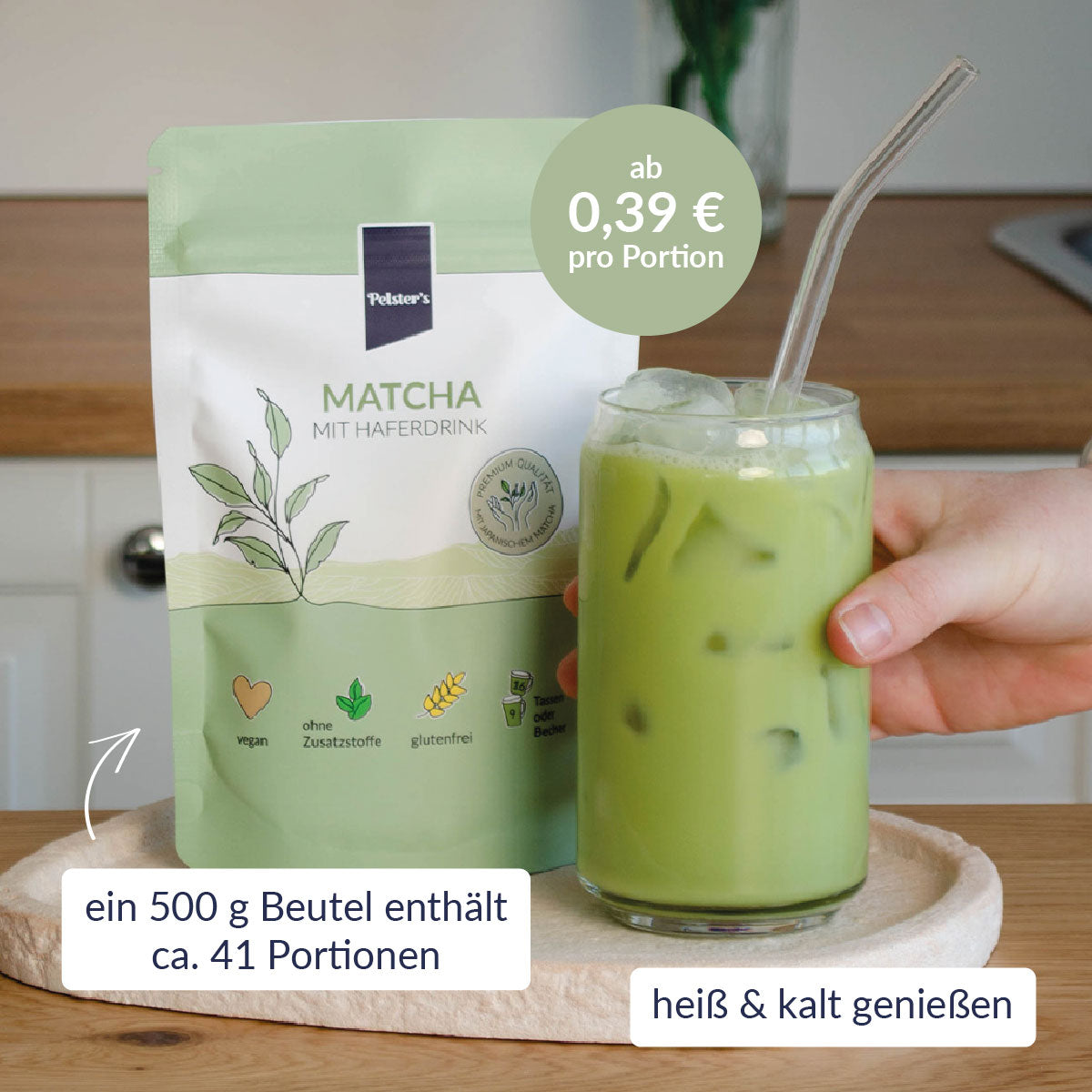 Matcha mit Haferdrink zubereitet im Glas mit USPs