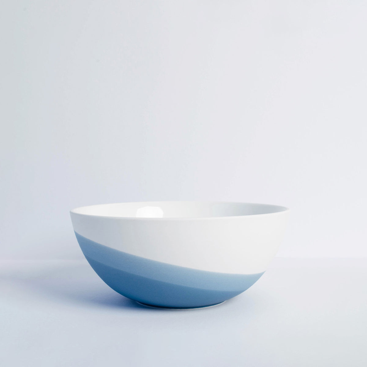 Pelster's Frühstücksschale in stilvollem blau.